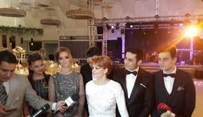 Lia olguta vasilescu a fost casatorita cu ovidiu razvan wlassopol, membru al consiliului autoritatii de. Lia OlguÈ›a Vasilescu È™i Claudiu Manda Au Organizat Petrecerea De NuntÄƒ Ce Rochie A Purtat Fostul Ministru Click Mobile