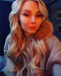 Courtney Hanna's Instagram, Twitter & Facebook