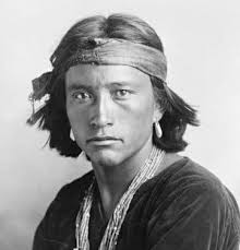 Ang aklat na gamit ko noong 1st year High School ako taong 1972, ang  "Diwang Ginto"(Prose and Poetry) Unang Bahagi(Part 1) 📷 ctto