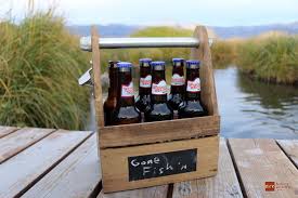 Makes an awesome gift for father's day, birthdays, weddings. Diy Beer Caddy Six Pack Carrier Wood Beer Tote Plans