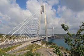 Und neueste brücke, die den bosporus überquert und europa mit asien nicht nur für autos, sondern auch für züge verbindet. Grossprojekte Die Bosporus Brucke Ist Bereits Fertig