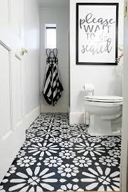 Si votre salle de bain est datée, ne vous inquiétez pas, il ne sera pas nécessaire de tout démolir pour la moderniser. 1001 Idees Peindre Du Carrelage Un Coup De Jeune Sans Tuile Sols Peints Peindre Du Carrelage Peindre Des Carreaux De Sol