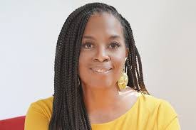 Kerri Wallis's Instagram, Twitter & Facebook