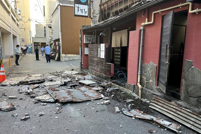 Powerful earthquake and tsunami warning hit Japan