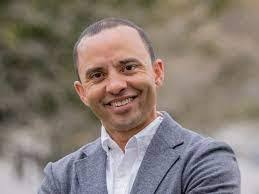 Keri Mayes's Instagram, Twitter & Facebook