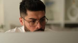 375 Man Shocked At Computer Stock Videos, Footage, & 4K Video Clips