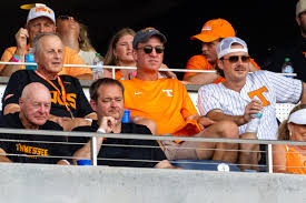 Tennessee basketball: Peyton Manning makes March Madness visit vs Kentucky