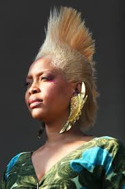 Erykah Badu The First Time I Saw Your Face 20 Of The Edgiest Or Just Plain Weirdest Celebrity Hairstyles Crazy Hair Erykah Badu Hair Styles