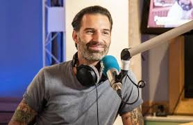 Sean dhondt (born february 13, 1984) is a belgian singer, drummer, songwriter, tv & radio host. What S In The Filing Cabinet Of Sean Dhondt