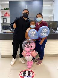 En este momento mi tía Doris Paz después de luchar un año de tratamiento  oncológico porfin venció el cáncer 🙏🏻 Nuestras oraciones siempre  estuvieron y Dios hizo su voluntad ♥️ ¡Todo va