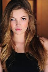 Lili simmons intraprende da giovanissima la carriera di modella per spot pubblicitari e annunci stampa. Lili Simmons Wiki Westworld Fandom