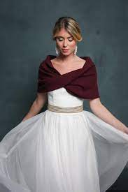 Maybe you would like to learn more about one of these? Kuscheliger Braut Schal Loop In Bordeaux Rot Zum Brautkleid Brautschal Brautjacke Schulterfreies Hochzeitskleid