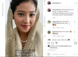Setelah melangsungkan akad nikah, olivia mengunggah fotonya bersama keluarganya dan juga sang suami, ndaru kusumo. Iknhbghvurczom