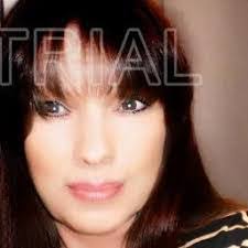 Deborah Magee's Instagram, Twitter & Facebook