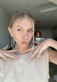 Emily Soliman's Instagram, Twitter & Facebook