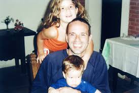 Aprenda a tocar essa música usando as cifras, tablaturas e versão simplificada com o cifras Familia Roberto Carlos