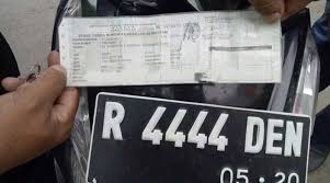 Sebagai pemilik kendaraan, kamu tahu nggak sih, cara mengenali jenis plat nomor kendaraan di indonesia? Pengendara Perlu Tahu Begini Fungsi Dan Peraturan Plat Nomor Motor