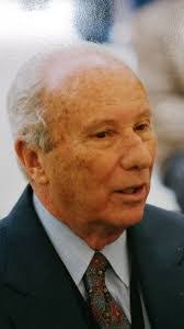 Gil Tovar's Instagram, Twitter & Facebook