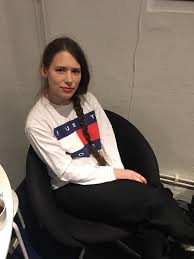 När vi talas vid kommer ninja thyberg just från den första visningen här i cannes, med påföljande frågestund med publiken. Bakom Ridan Ninja Thyberg Ar Veckans Gast Regissor Som Facebook