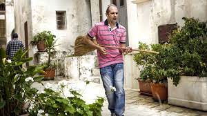 An aspiring singer from southern italy who's just been dumped moves north to milan, where he falls in love and enters a tv singing competition . Cado Dalle Nubi 2009 Imdb