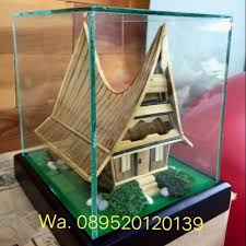Rumah adat sumatera utara biasanya dihuni antara 4 hingga 6 keluarga yang hidup secara bersama. Miniatur Rumah Adat Bolon Batak Sumatera Utara Shopee Indonesia