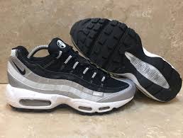 как завязывать шнурки на кроссовках Nike Air Max 95 Pin Ot Polzovatelya Michelle Na Doske Shoes S Izobrazheniyami Krossovki Krossovki Nike Krossovki Najk