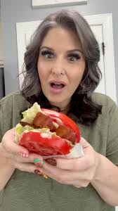 ⭐️SUMMER BLT⭐️This summer sandwich is so refreshing! #tomato  #tomatosandwich #BLT #easyrecipes