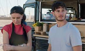 DNA - [SPOILER] - Nathan surprend Valentine avec... | TF1+