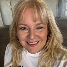 Welcome to the Polly Pocket "Tiny but Mighty" Airbnb in Littleton, Mass.!  airbnb.com/pollypocket (📸 Kelsey McClellan; Elizabeth Renstrom)