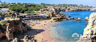 A gastronomia de albufeira é muito rica e diversificada, em parte graças ao turismo que trouxe muitas influências das cozinhas internacionais. Praia De Arrifes Albufeira Algarve Portugal Beachrex Com