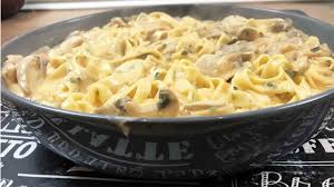 Tagliatelles Au Poulet Et Champignons A La Sauce Cremeuse Youtube