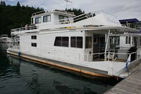 Willow grove resort has modern, comfortable cabins available with one, two or three bedrooms and each equipped with central heat and air. Houseboats Featuring The Largest Selection Of Brokered Houseboats In California Houseboat Living House Boat House Boats For Sale