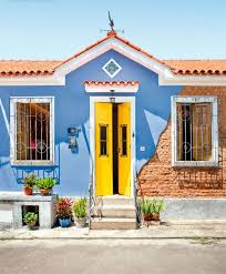 Aquí donde la ves, esta sutil y a la vez alegre composición formada por cuatro cuadros cuadrados, es. Ideas Para Pintar La Fachada De Una Casa El Blog Del Decorador