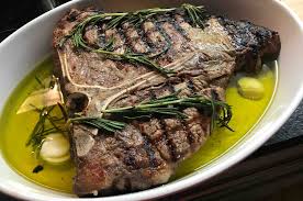 This florentine steak is a simple recipe, perfect for a summer dinner party. Bistecca Alla Fiorentina Mit Olivenol Olea Florens