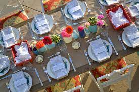 Use the treats as centerpieces for the dinner table, placing them on fancy serving dishes or small doilies to show off the elegance and tastiness of the chocolate. 25 Easy Main Dish Recipes For A Dinner Party Prom Dinner Party Ideas