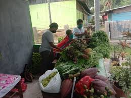 Mode atau fesyen (bahasa inggris: Sepi Pembeli Mama Papua Di Pasar Wosi Manokwari Buang Hasil Kebun Yang Dijual Kumparan Com