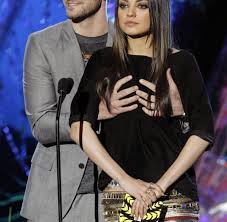 Wir machen den faktencheck mit der hübschen ukrainerin. Marine Ball Mila Kunis Und Ihr Date Mit Dem Soldat Welt
