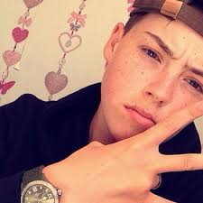 Leah Foote (@leahnoote)