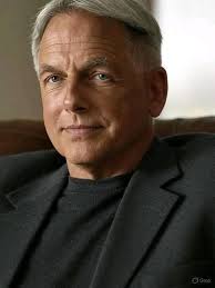 I recently rehome these delightful little creatures ( can you believe noone  wanted them 😪). I was told they were male, however chat gpt told me they  were female. They are very