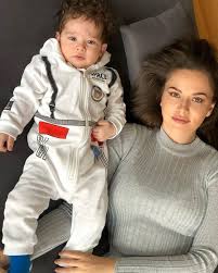 Fahriye Evcen Esi Burak Ozcivit In Yeni Yasini Kutladi Magazin Haberleri Magazin Haberleri