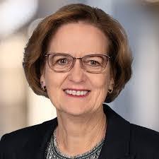 Tracy Elleman's Instagram, Twitter & Facebook