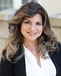 Robyn Stephens's Instagram, Twitter & Facebook