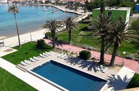 The festival takes place in five different outdoor venues in the beautiful and popular vacation spot: Partyferien Novalja Ferien Am Zrce Beach Sonne Strand Und Party