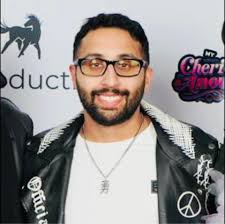 What entertainment should Texas Pride Sports Bar and Grill book?