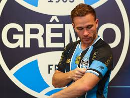 Maturidade e gratidão: Arthur ultrapassa marca de 100 jogos e reforça identidade com o Clube