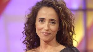 María de día, Patiño de noche