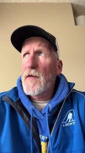 Travis St Denis Eishockey Check