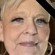 Liz Woods Shows Off Her...