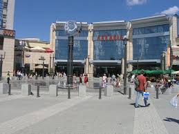 Arkadia is distributed to over 20 countries around the globe. Warszawa Atak Nozownika W Centrum Handlowym Arkadia Sprawca Zbiegl