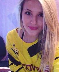 Borussia dortmund defender marc bartra finds brave fan who sat among rival supporters during marc bartra launched a campaign to meet a female borussia dortmund fan the supporter sat among rival schalke fans during the ruhr derby on saturday Pin On Bhh
